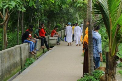 অযথাই ঘুরাফেরা করে!